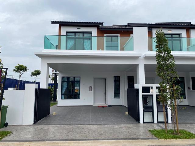 Terraced House for sale in Malaka