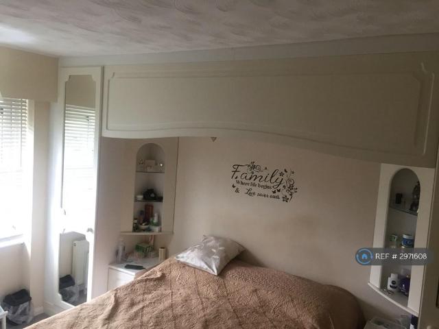 House for rent in The Wrythe, Greater London