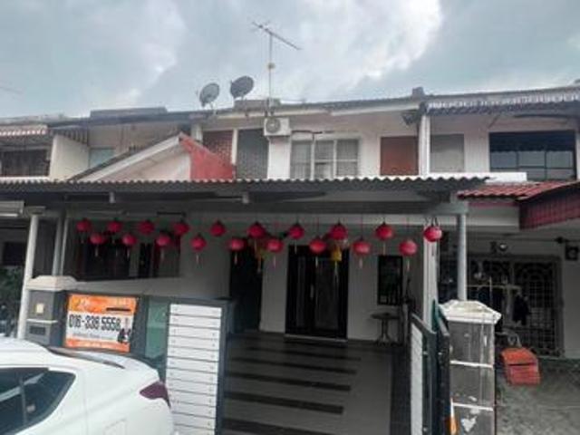 Terraced House for sale in Malaka