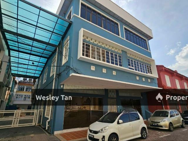 Office for rent in Malaka