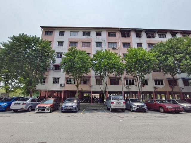 Flat for sale in Shah Alam, Petaling