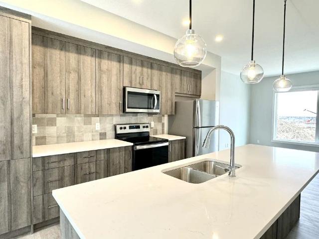 Townhouse for rent in Shawnee Slopes, Calgary