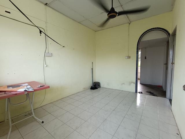 Flat for sale in Malaka