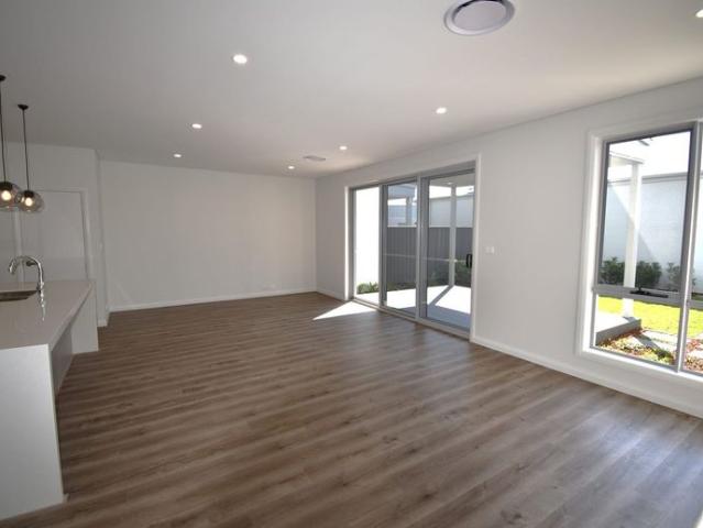 Townhouse for rent in Shell Cove, Shellharbour City Council