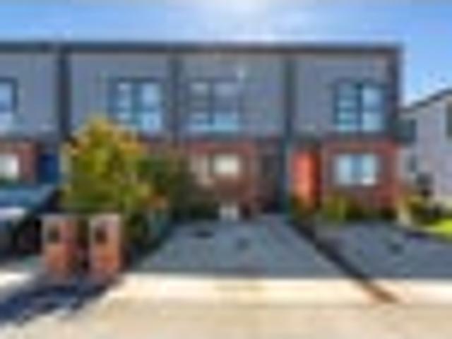 Townhouse for sale in Paremoremo