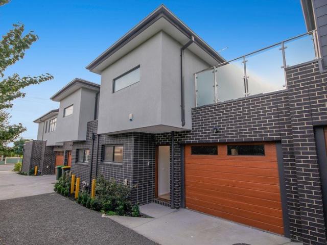 Townhouse for rent in Camerons Creek, Victoria