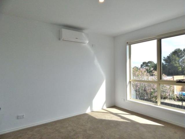 Townhouse for rent in Camerons Creek, Victoria