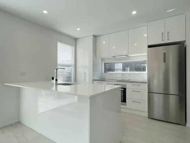 Townhouse for rent in Heathcote, Canterbury