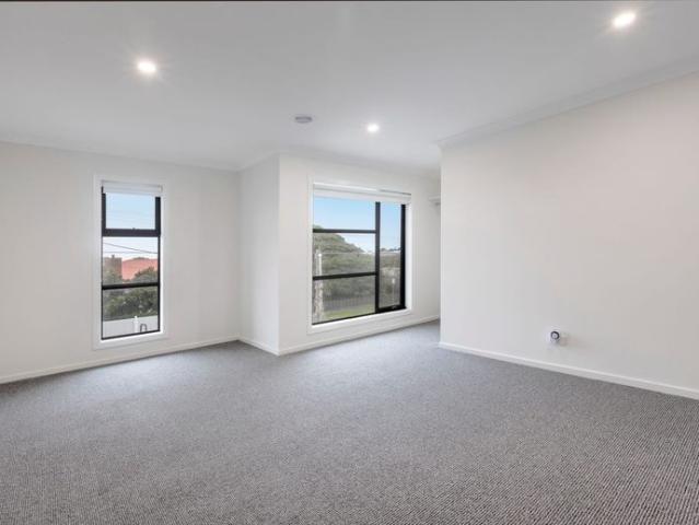 Townhouse for rent in Chelsea, Melbourne