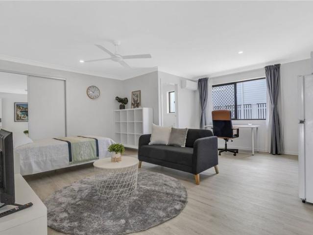 Granny Flat for rent in Upper Mount Gravatt, Greater Brisbane