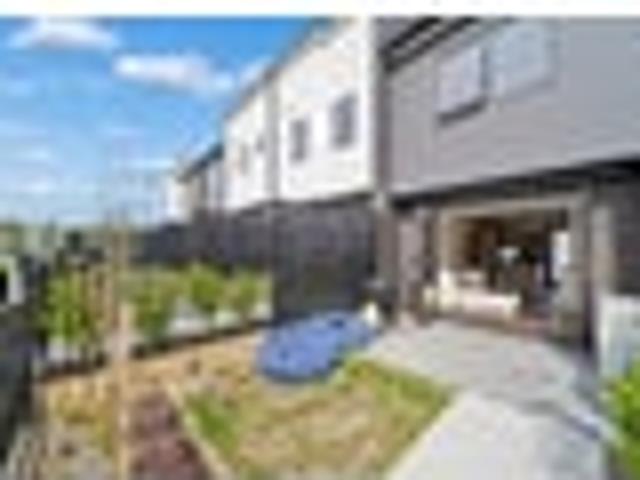 Townhouse for sale in Paremoremo