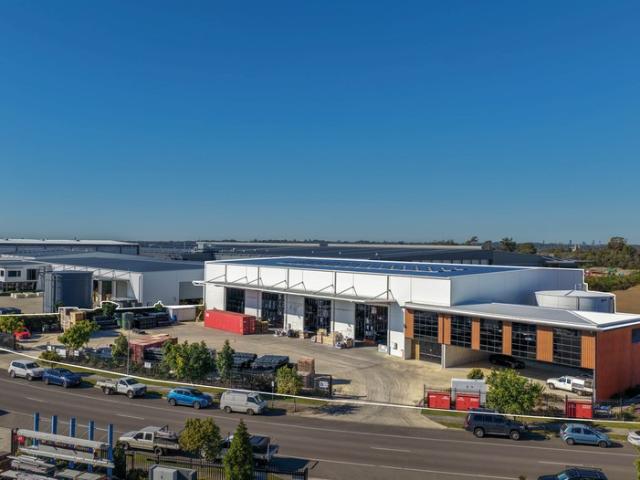 Warehouse for rent in Toombul, Queensland