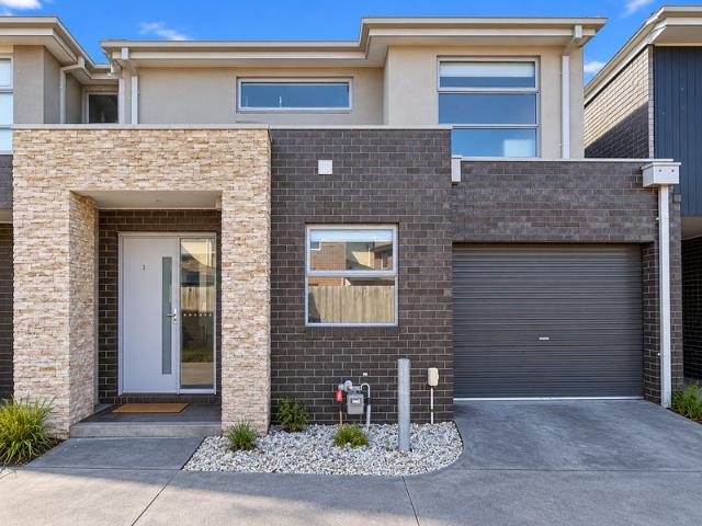 Townhouse for rent in Reservoir, Melbourne