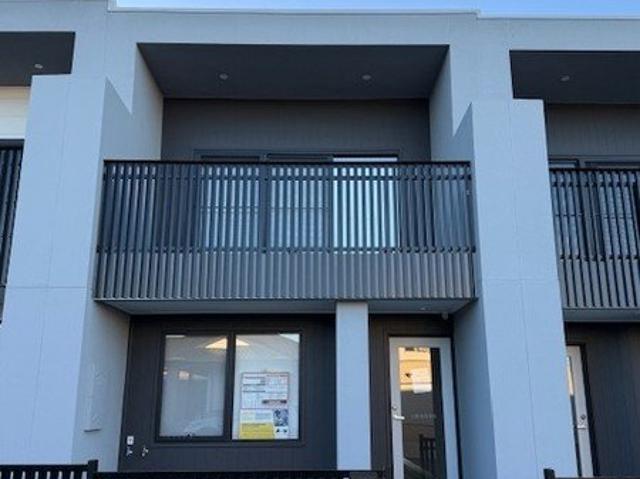 Townhouse for rent in Mode, Melbourne