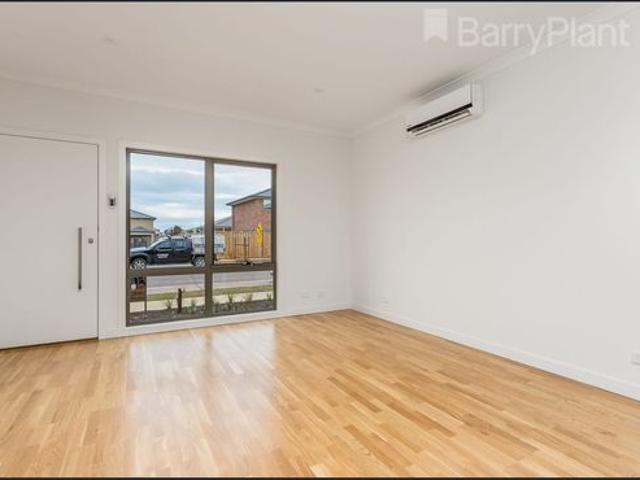 Townhouse for rent in Camerons Creek, Victoria