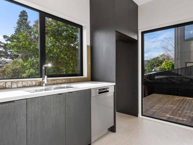House for rent in Oratia