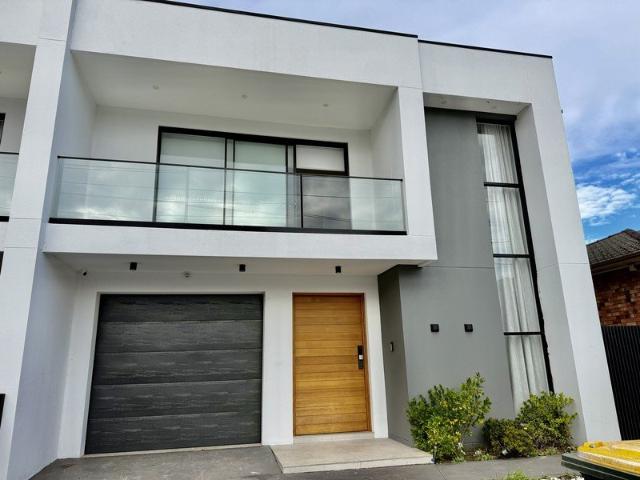 Duplex for rent in Sydney, New South Wales