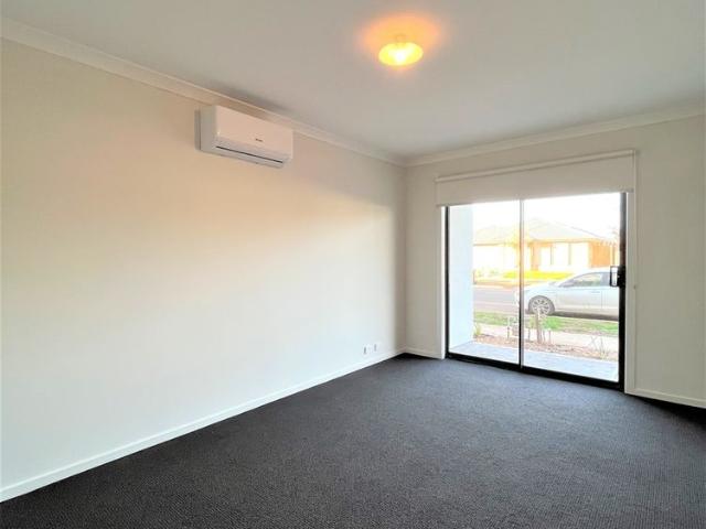 Townhouse for rent in Thornhill Park, Melbourne