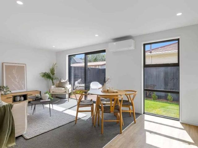 Townhouse for rent in Heathcote, Canterbury