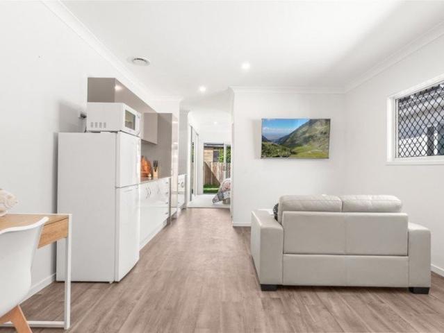 Granny Flat for rent in Toombul, Queensland