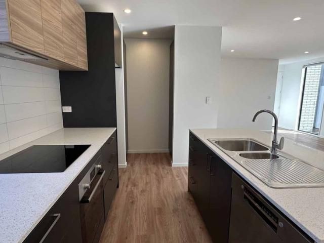 Townhouse for rent in Chaslands, Canterbury