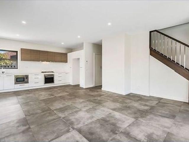 Townhouse for rent in Reservoir, Melbourne