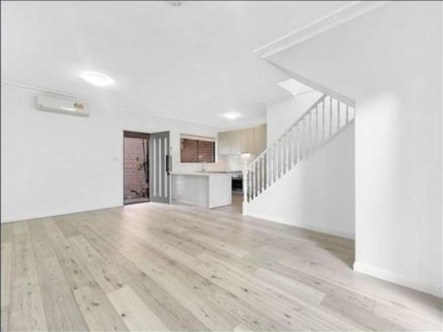 Townhouse for rent in Sydney, New South Wales
