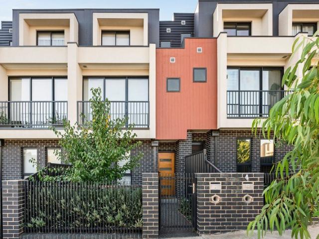 Townhouse for sale in Camerons Creek, Victoria