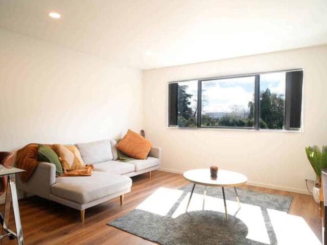 Townhouse for rent in Waitākere Ranges, Oratia