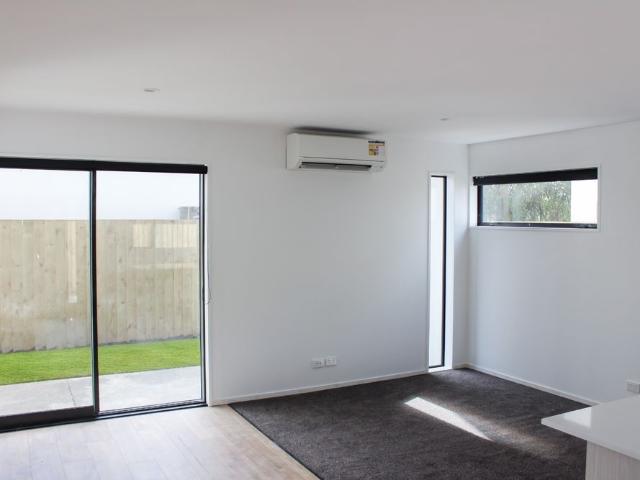 Townhouse for rent in Edgeware, Canterbury