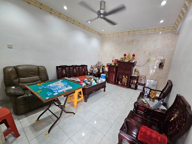 Terraced House for sale in Malaka