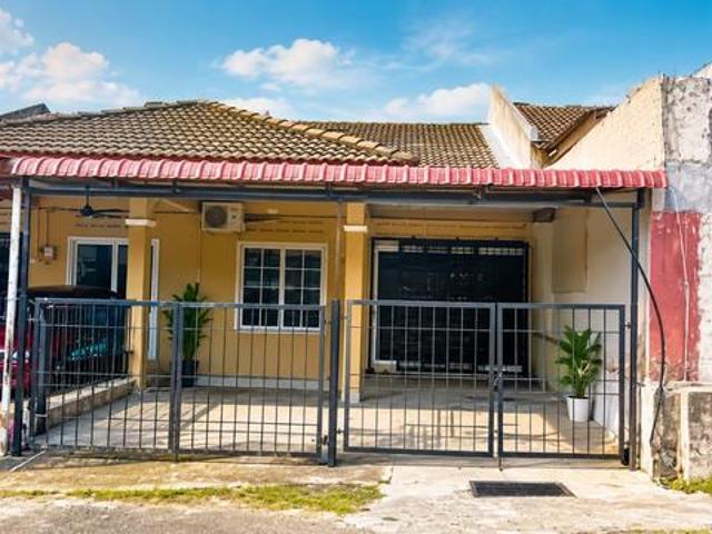 Terraced House for sale in Malaka