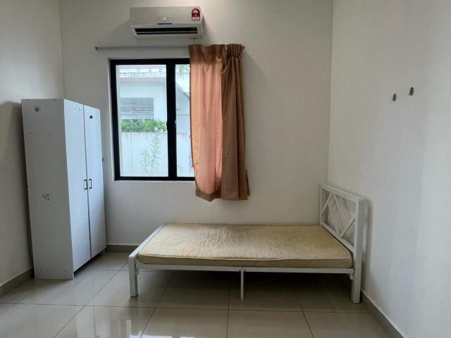 Room for rent in Petaling, Alam Impian