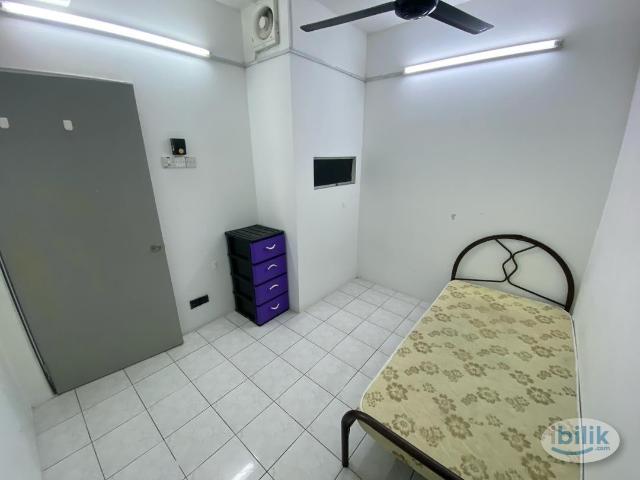 Room for rent in Petaling, Alam Impian