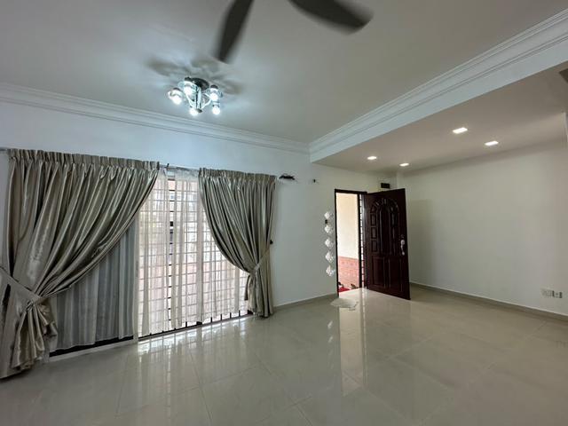 Terraced House for sale in Malaka