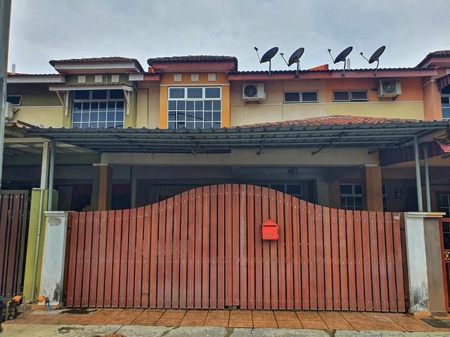 Terraced House for sale in Malaka