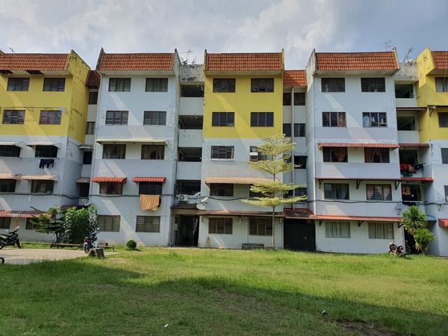 Flat for sale in Malaka