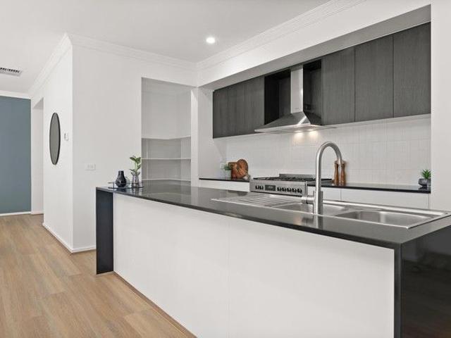 Cottage for sale in Beaconsfield, Victoria