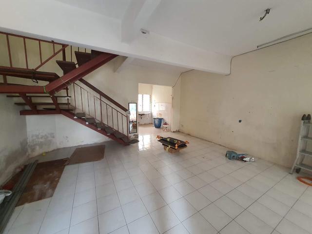 Terraced House for sale in Seri Kembangan, Majlis Bandaraya Subang Jaya