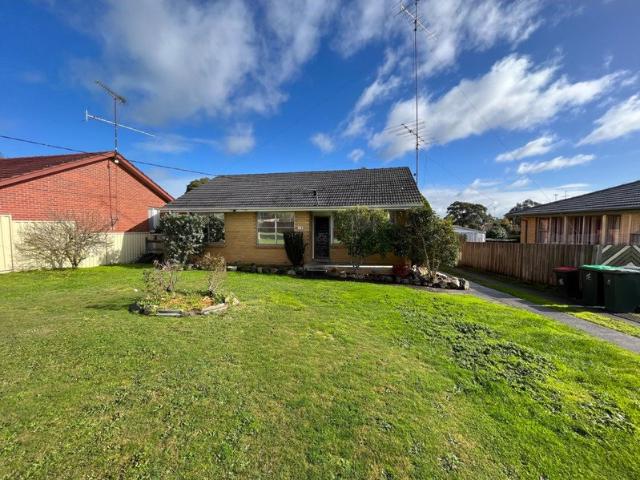 House for rent in Churchill, Victoria