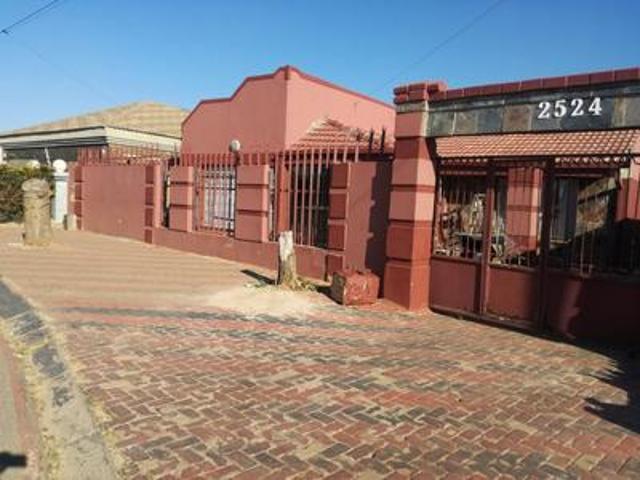 House for sale in Mohlakeng, Gauteng