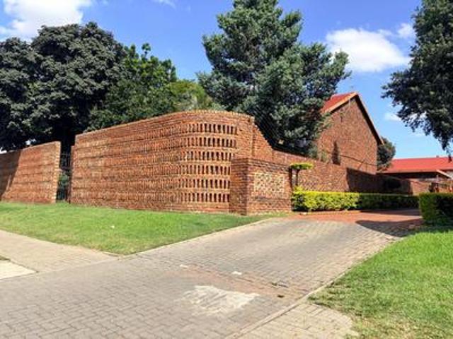 Townhouse for sale in Waterkloof, Gauteng