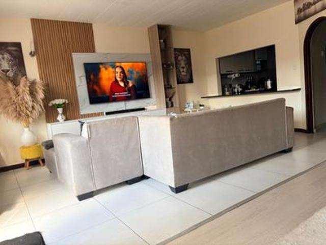 Townhouse for sale in Waterkloof, Gauteng
