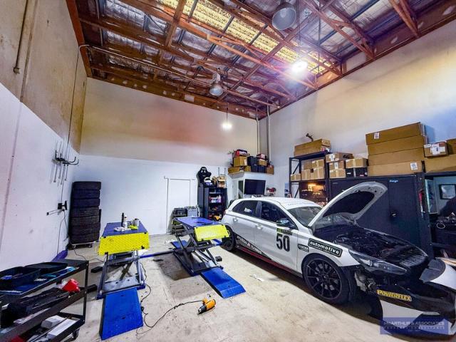 Warehouse for rent in Toombul, Queensland