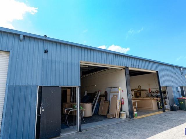 Warehouse for rent in Toombul, Queensland