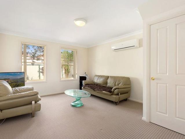 Townhouse for rent in Toongabbie, Sydney