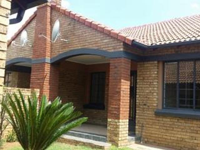 Townhouse for rent in Equestria, Pretoria