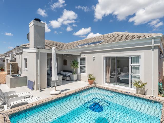 House for rent in Sunridge, Table View
