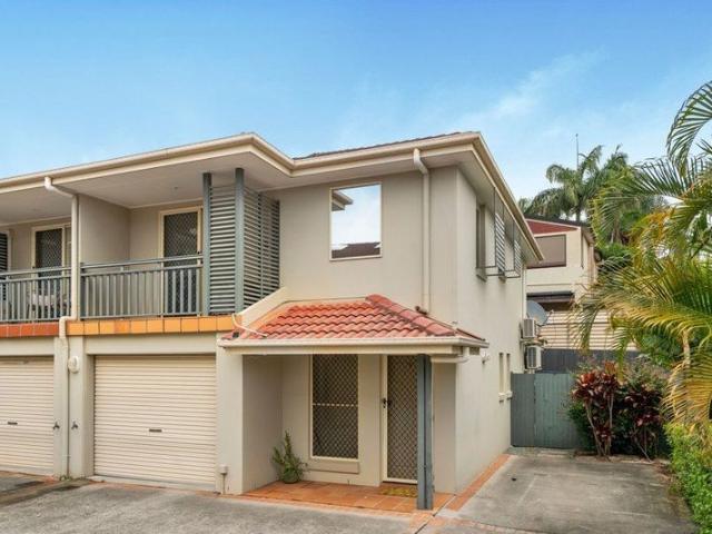 Townhouse for sale in Coorparoo, Greater Brisbane