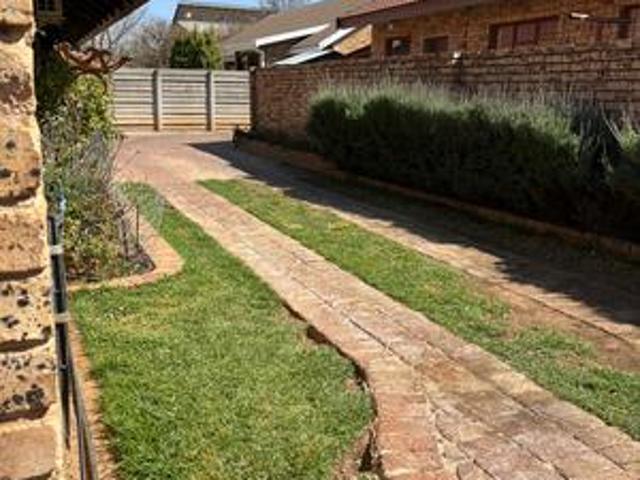 Apartment for sale in Dr Kenneth Kaunda, North West